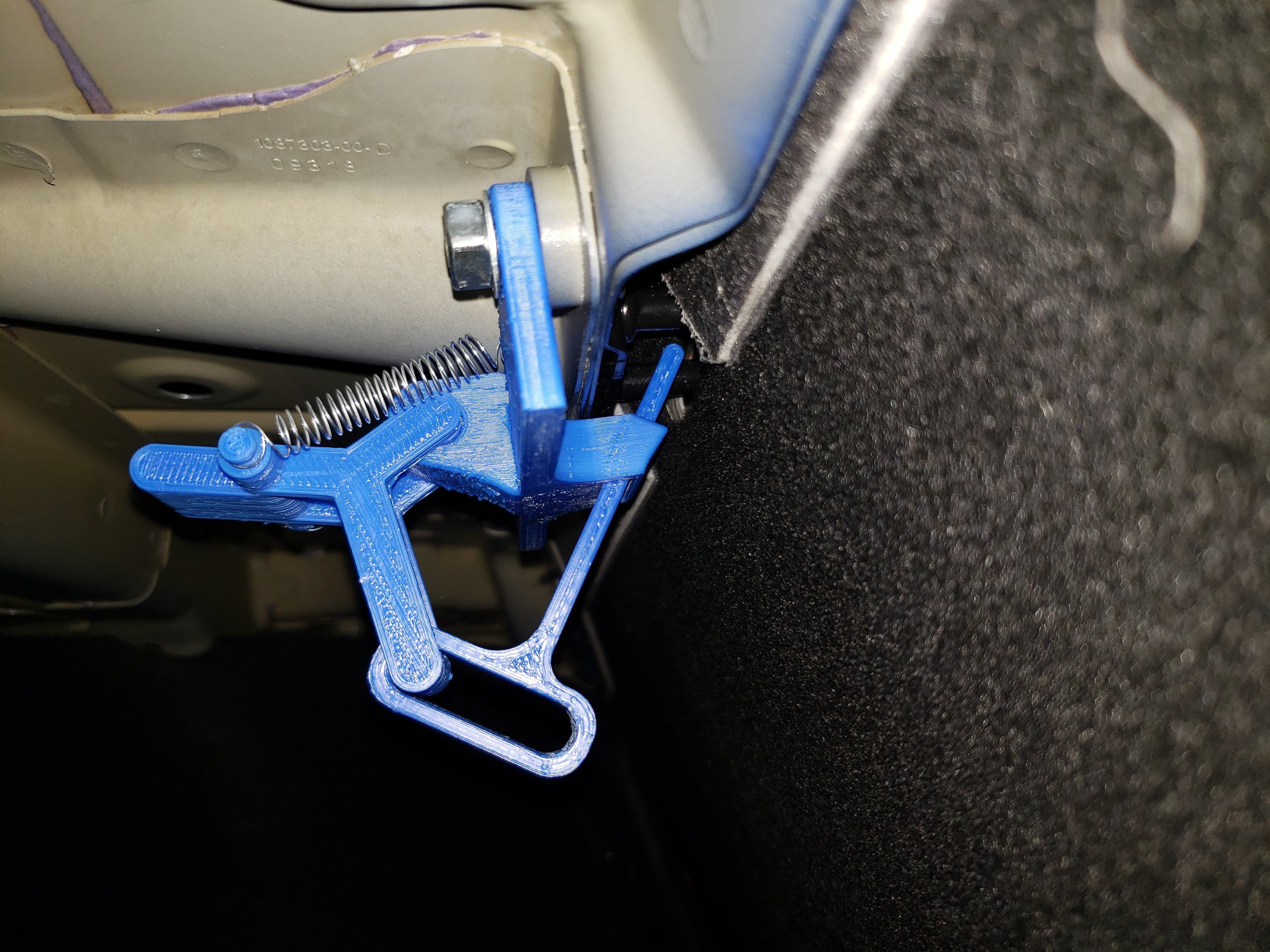 Tesla Model 3 rear seat lock - image