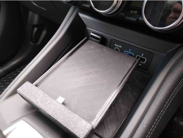 Renault Zoe ZE50 phone holder - image 2 of 4
