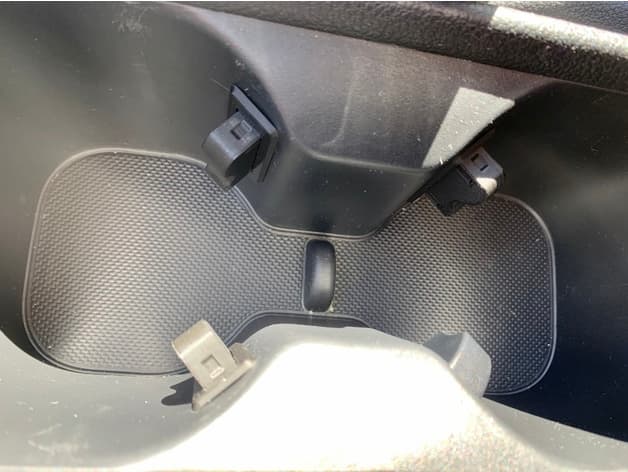 Hyundai i30 (2017) cup holder - image 2 of 6