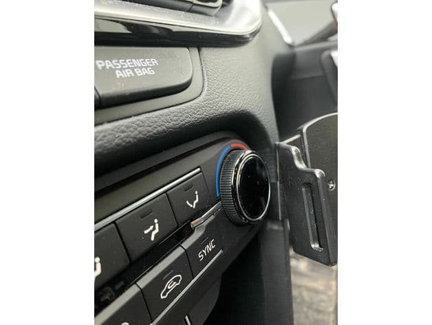 KIA XCeed phone mount - image 3 of 4