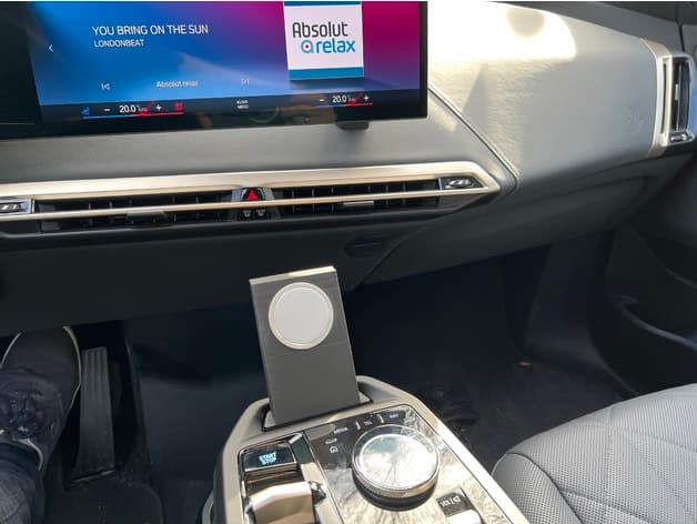 BMW iX - iPhone MagSafe Mount - image 5 of 6