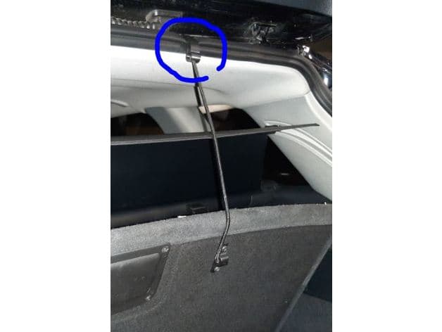 Volkswagen Touareg II (7P) Trunk Panel Helper Hook - image 2 of 5