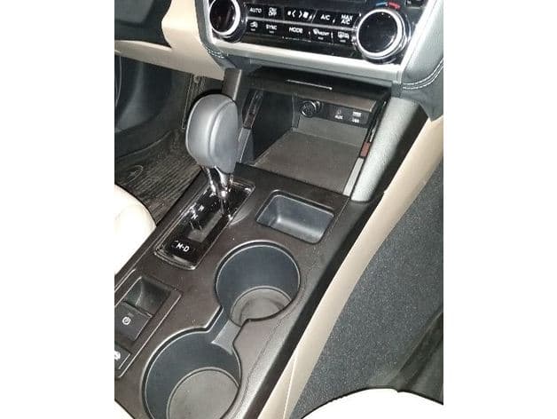 Subaru Phone center console mount, magnetic - image 2 of 3