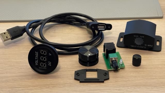 Audi TT 8n Bass / Voltage / USB for center console - image 2 of 3