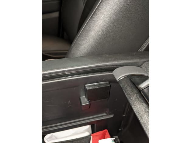 Toyota Highlander Qi charger removal cover - image 3 of 3