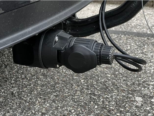 Tesla Model 3 Angle adapter for trailer hitch - Biltema Parts - image 3 of 6