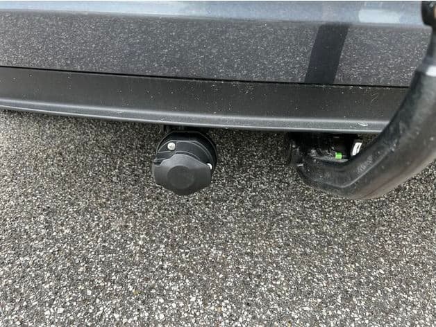 Tesla Model 3 Angle adapter for trailer hitch - Biltema Parts - image 4 of 6