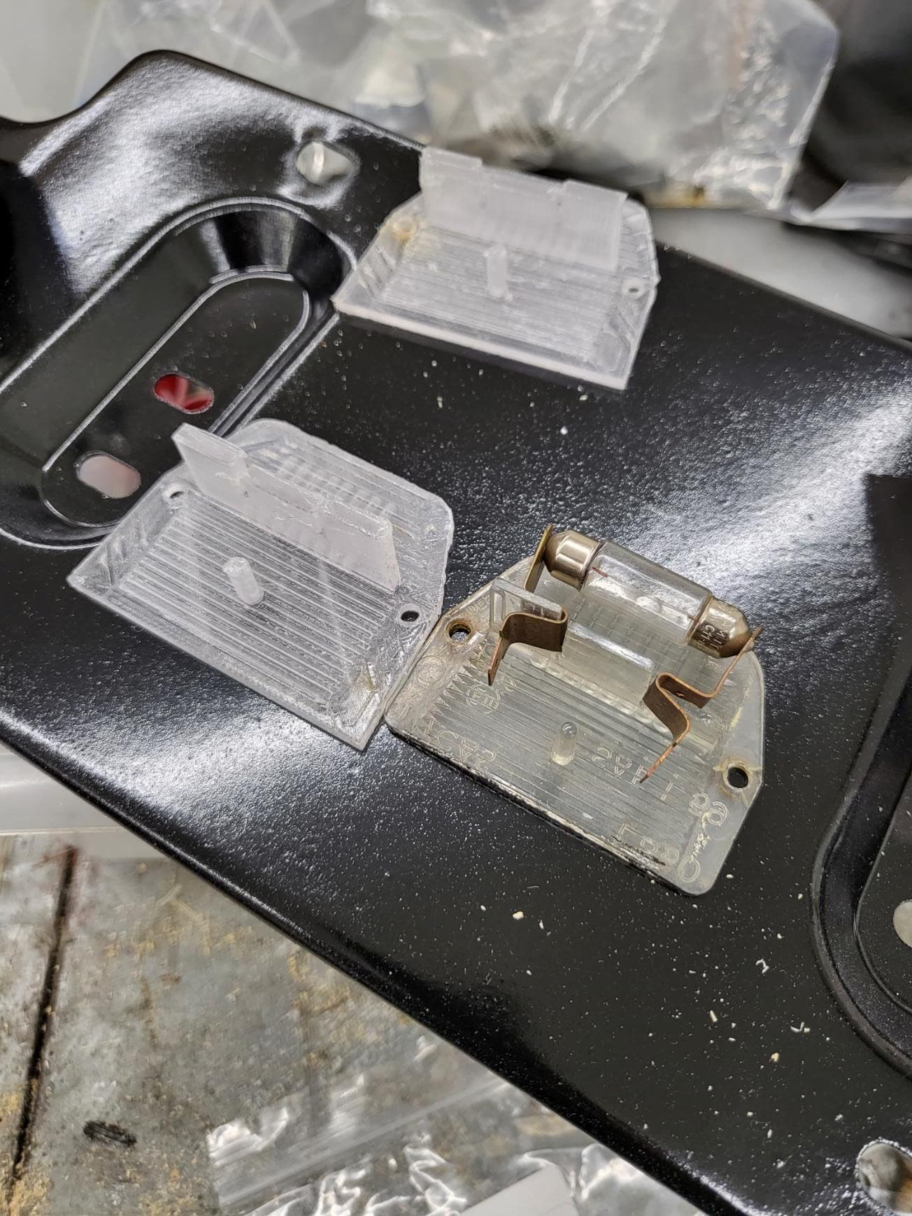 1974-1976 MGB license plate lamp lens - image 2 of 2