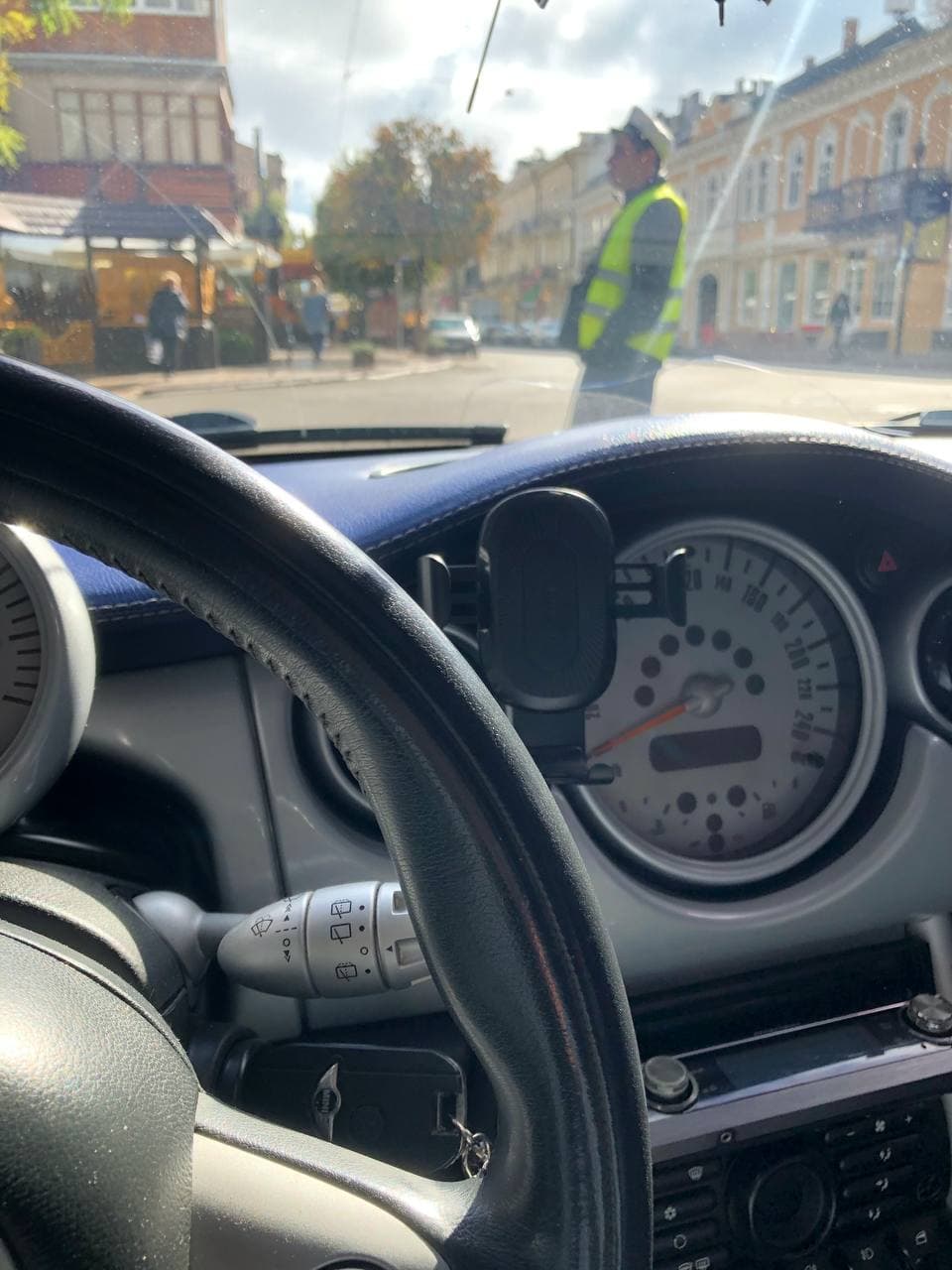 Mini Cooper R53 car phone holder - image 3 of 5