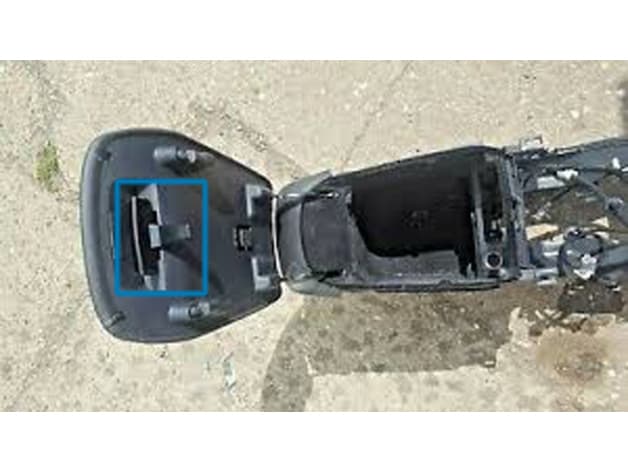Photo of Ford Mondeo Mk5 Armrest lock hook