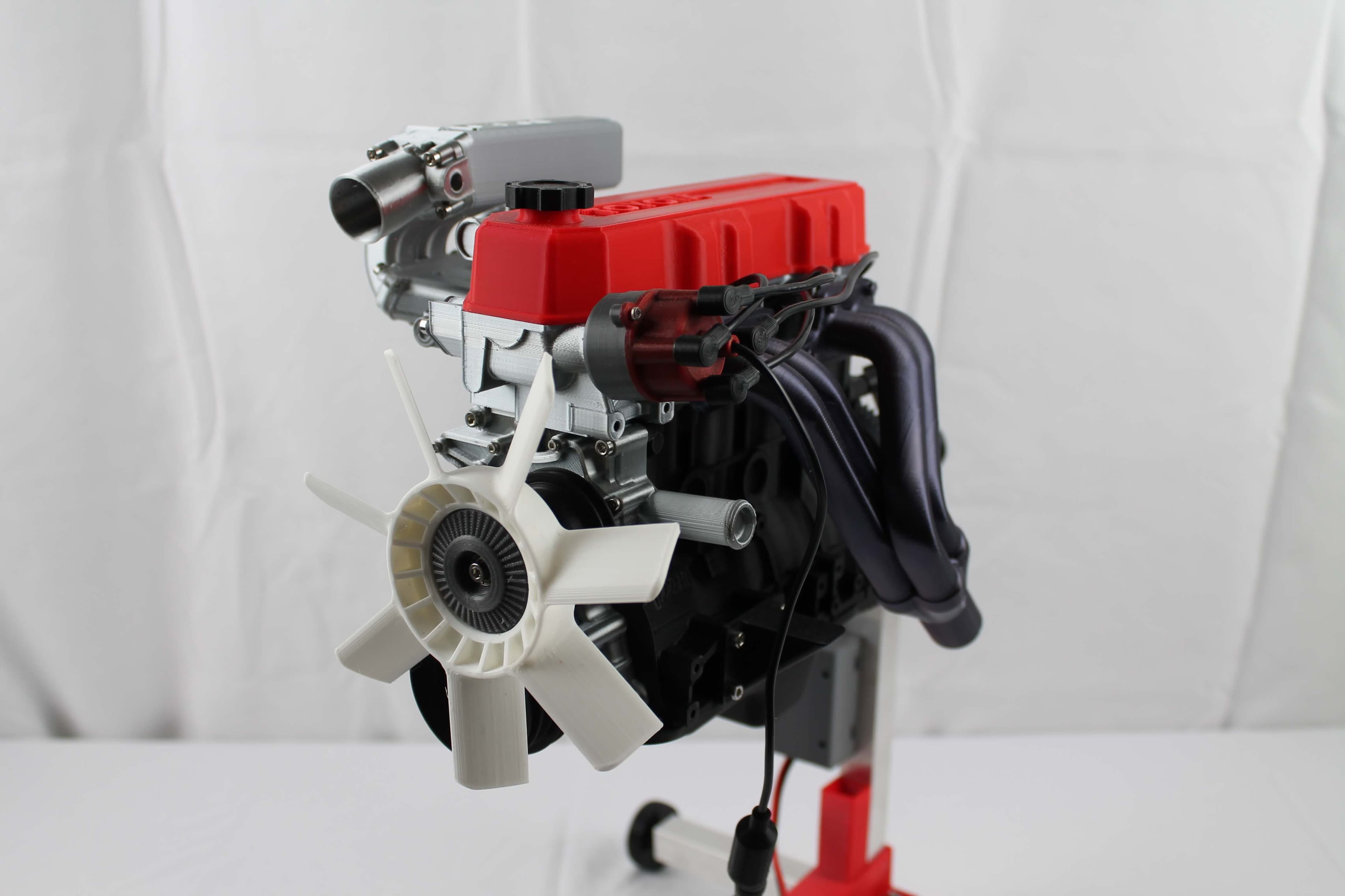 Photo of Toyota 4 Cylinder Engine 22RE, Complete working model
