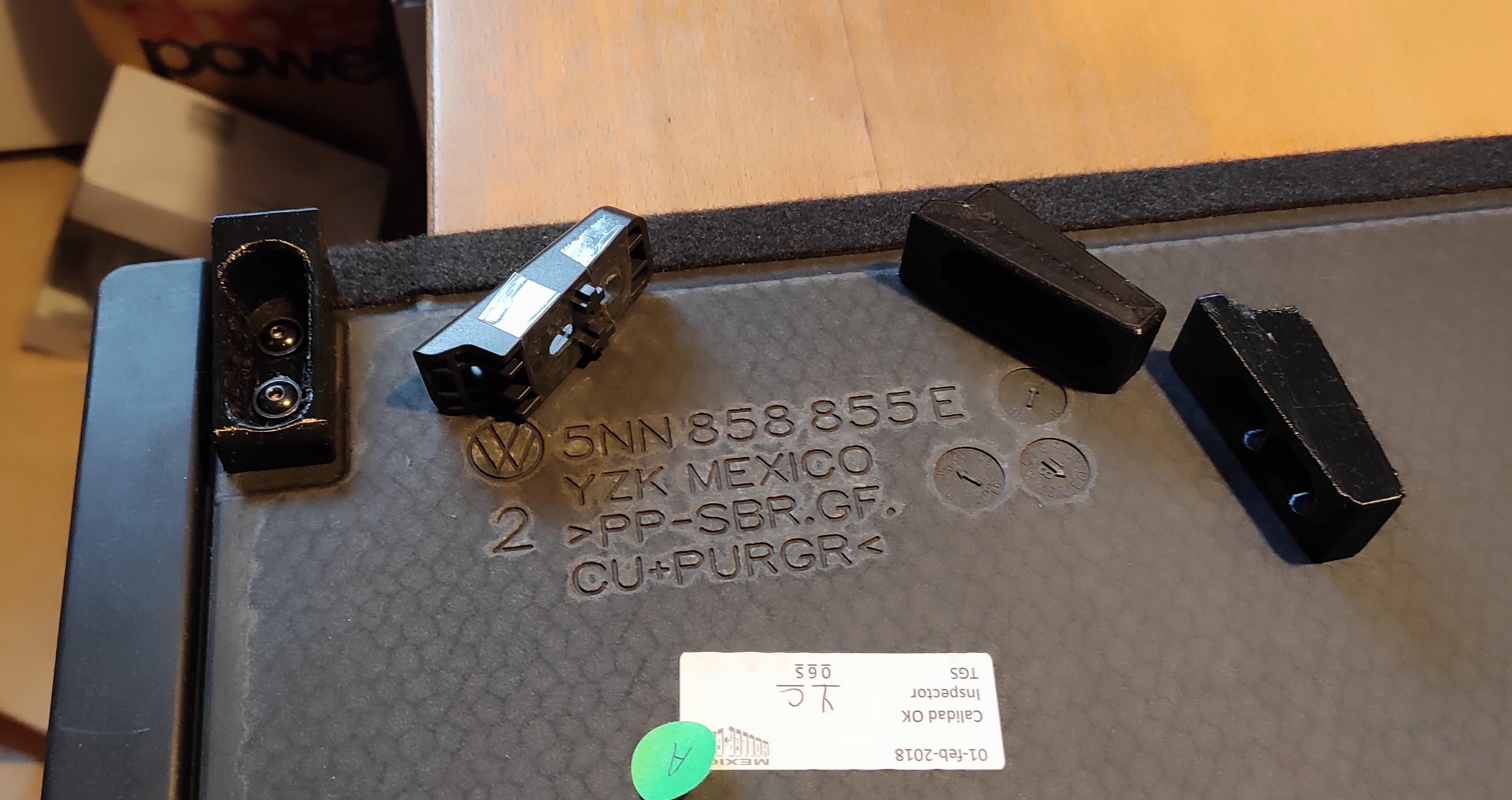Photo of VW Tiguan Trunk floor Clip/ Kofferraumboden Clip