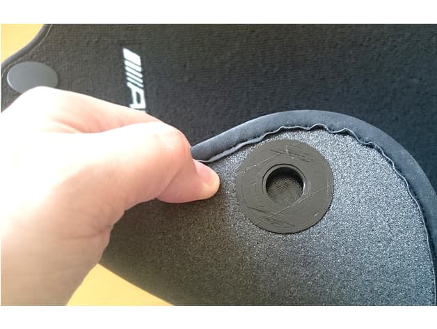 Photo of Mercedes W204 (and other models) carpet clip
