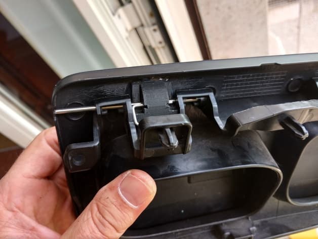 Photo of RENAULT TWIZY FRONT PANEL HINGES