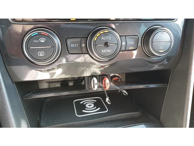 2018 VW TIGUAN USB floating shelve - image