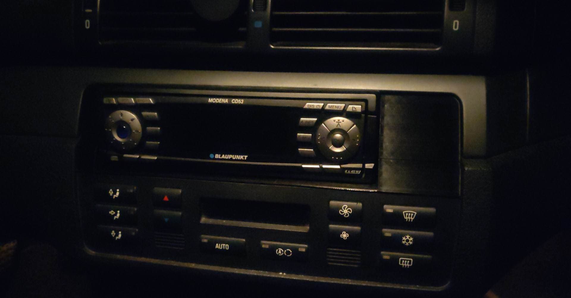 BMW e46 1DIN fascio plate for aftermarket stereo - image