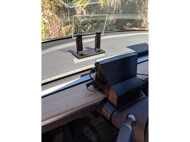 Tesla Model 3 GPS-based HUD mount - image