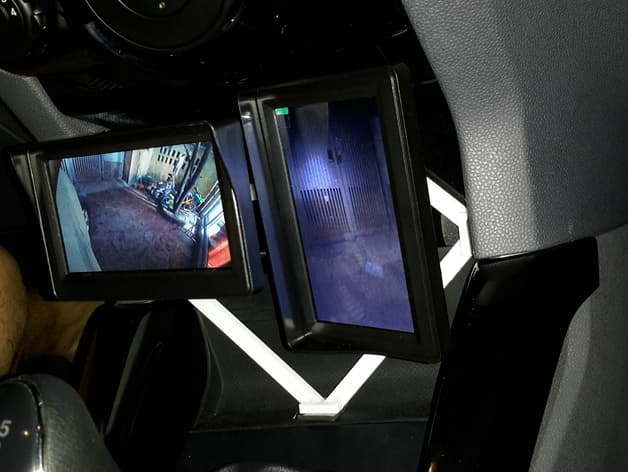 Holder for extra screens on Ford EcoSport - image