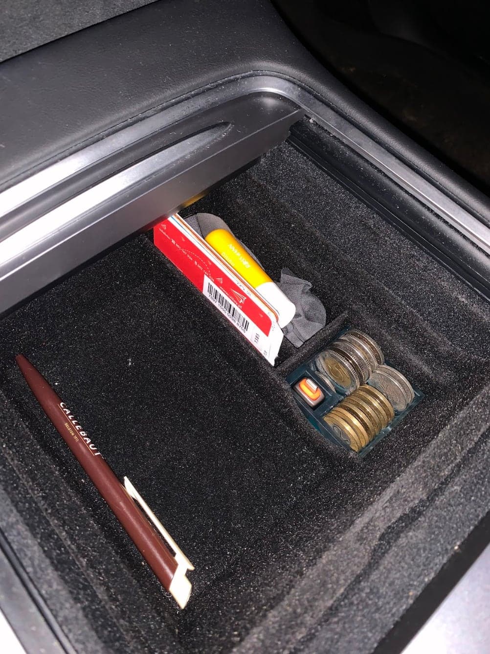 Tesla center console tray coin organizer - image