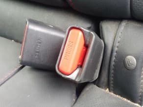 Subaru seat belt lock device - image
