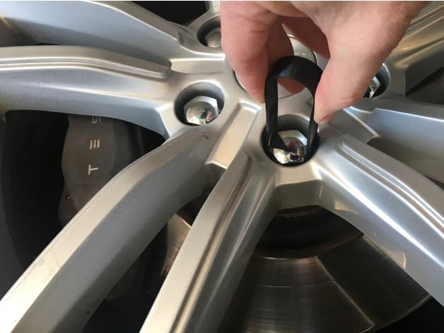 Tesla Lug Nut Cap Removal Tool - image
