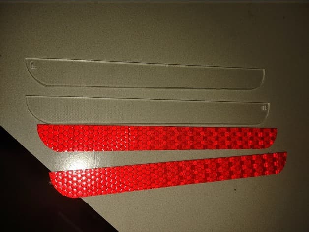 Dodge Challenger > 2015 rear custom reflector - image