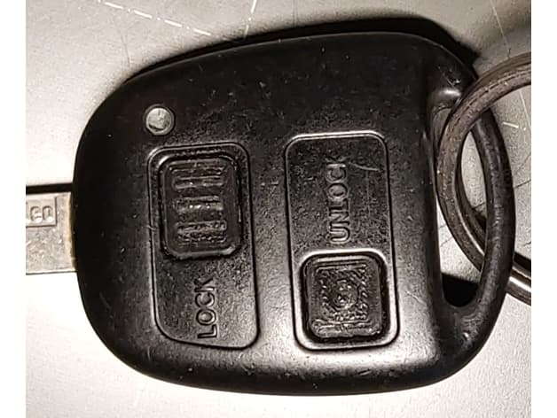 Photo of toyota yaris 2006 key buttons