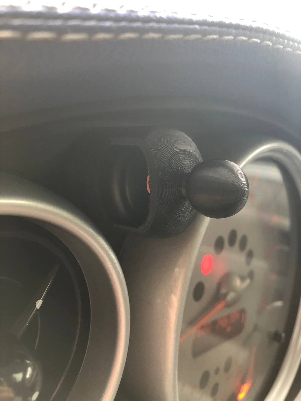 Mini Cooper R53 car phone holder - image