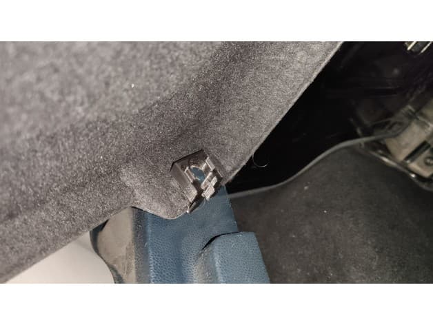 Photo of Fiesta MK7 trunk lid clip
