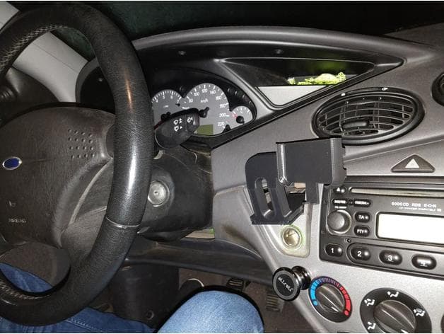 Photo of Oneplus 5t Ford Focus MK1 holder